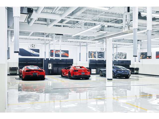 ショールーム併設のサービス工場は国内のFerrari正規ファクトリー最大級の規模を誇ります。