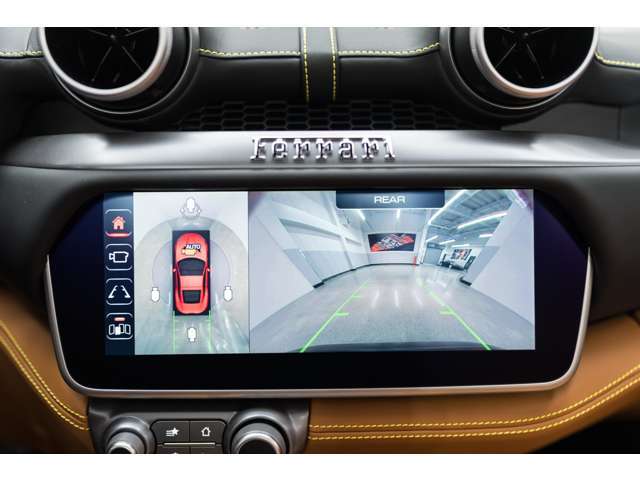 バックカメラもついておりますので駐車も安心です。