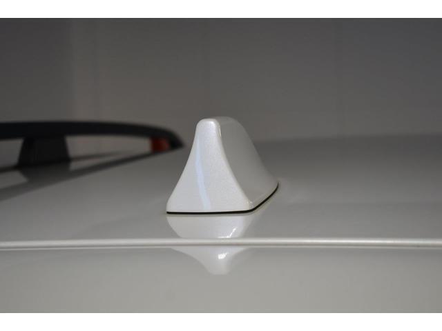 流行のシャークフィンラジオアンテナは、コンパクトに纏まります。