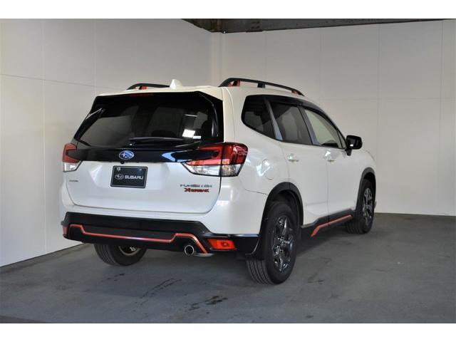 2.5Lエンジン： 優れた走行性能を発揮する、2.5Lの水平対向4気筒直噴エンジン