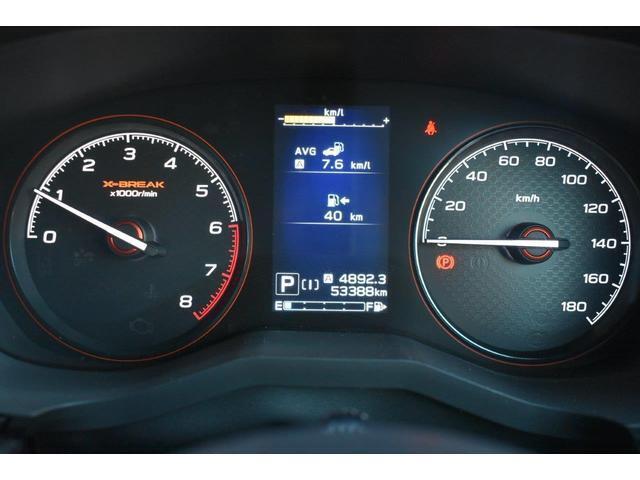 高い質感と視認性を備えたメーターです。イグニションをONにすると指針がMAXを指し速やかにゼロへ戻るスイープ動作付。走りの期待感を高めます。