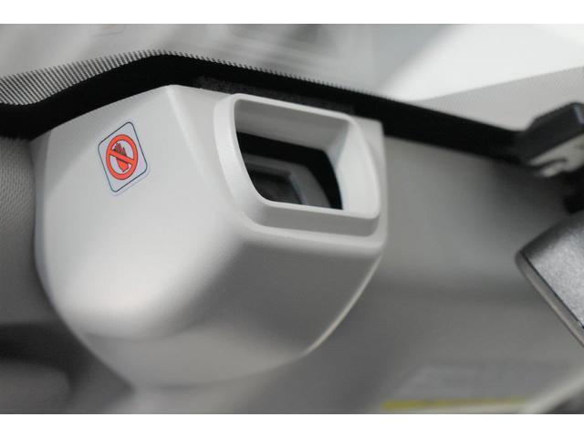 フロントガラスに取り付けられたステレオカメラがあなたの目となって危険から守ります☆彡