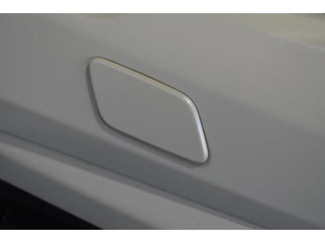 雪道や泥道でも明るさを確保するヘッドライトウォッシャーも装備しています。