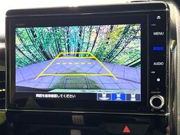 【バックカメラ】駐車時に後方がリアルタイム映像で確認できます。大型商業施設や立体駐車場での駐車時や、夜間のバック時に大活躍！運転スキルに関わらず、今や必須となった装備のひとつです！
