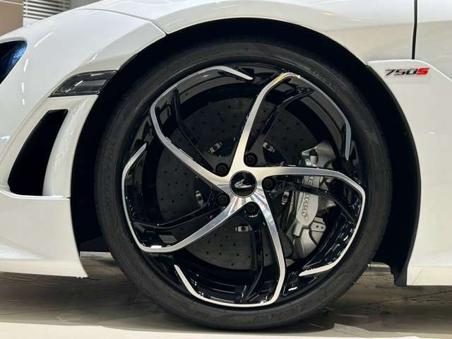 750Sから新たにデザインされたOP「Vortex」ホイール