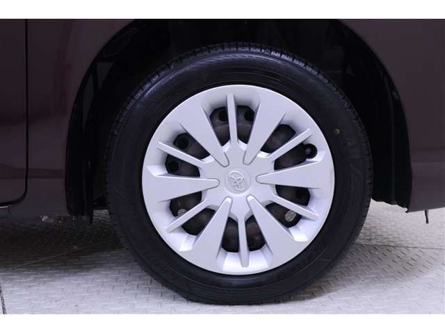 純正スチールホイールキャップ付です！タイヤサイズは155/65R14