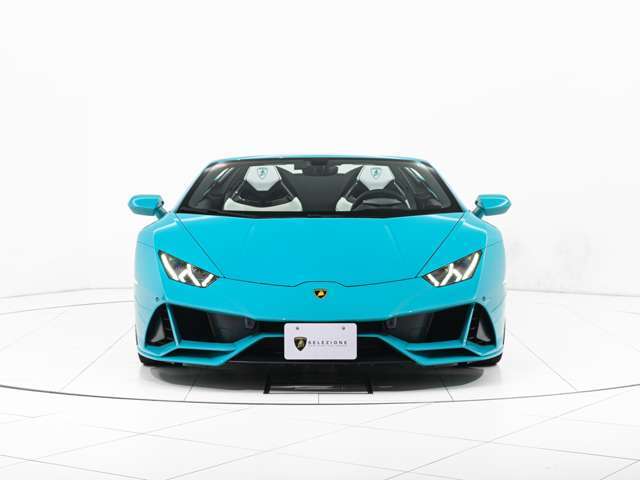ボディカラーはBlu Tanusでございます。