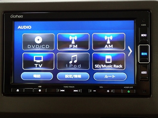 ホンダ純正ナビなのでダッシュボードにスッキリと収まっています。土地勘の無い所でも道に迷わず安心ですね！。AVも色々視聴でるのでドライブも楽しくなりますよ！