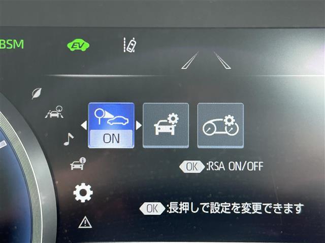 【ロードサインアシスト（RSA）】カメラが道路標識を読み取り、インストルメントパネル内に表示します！制限速度や一時停止、進入禁止、はみ出し禁止などの交通規制の見落としを軽減します！