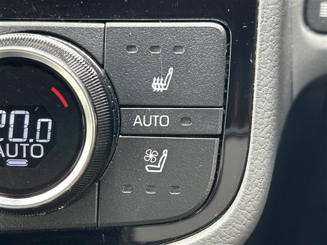 【シートヒーター】運転席/助手席共に温度調節が可能なシートヒーターを装備。季節を問わず快適にドライブできます。