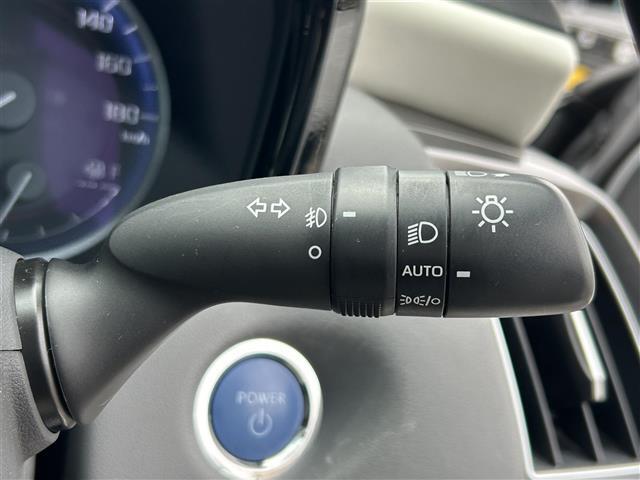 【オートライト（AUTO）】外の明るさをシステムが感知して、自動でヘッドライトが点灯します！ヘッドライトをつけ忘れを防ぐ便利機能です。