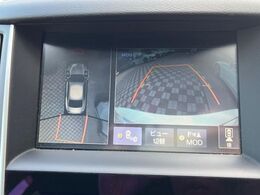 【アラウンドビューモニター】専用のカメラにより、上から見下ろしたような視点で360度クルマの周囲を確認することができます☆死角部分も確認しやすく、狭い場所での切り返しや駐車もスムーズに行えます。