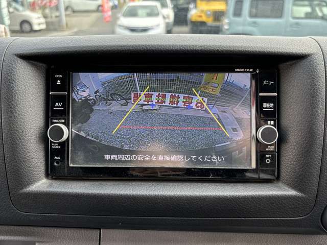 バックカメラは大きいボディの車には嬉しい装備ですね。