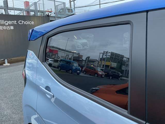 プライバシーガラスです。