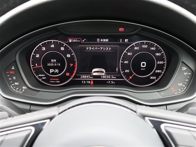 LIBERALAは輸入車と本を愛される方々に少しだけ上質な時間が過ぎていくように、落ち着きのある空間をご用意しております。