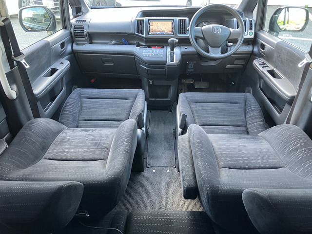 カーズ大阪では中古車販売をメインに各種保険の取扱、板金修理まで幅広く対応しています。中古車販売は全国どこでも対応可能！遠方の方でも安心して買ってもらえるような取り組み・工夫を行なっています。