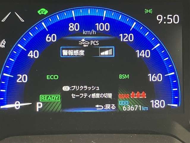 メーター周りもスッキリしていて見やすいですよ。視認性の高さが売りです！