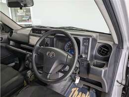 見通しのよいすっきりとした視界で、誰でも運転しやすいです。運転のしやすさは疲れにくさにも繋がりますよ♪