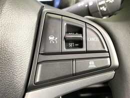 【アダプティブクルーズコントロール】高速道路での長距離走行が楽に！！自動で速度を保つクルーズコントロールが、衝突軽減システムと連携し、前方の車両を感知して車間を保つように速度調節してくれます！！