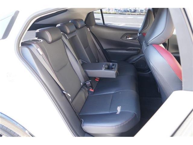 ドリンクホルダー付アームレスト装備☆セカンドシートコンディション良好です☆