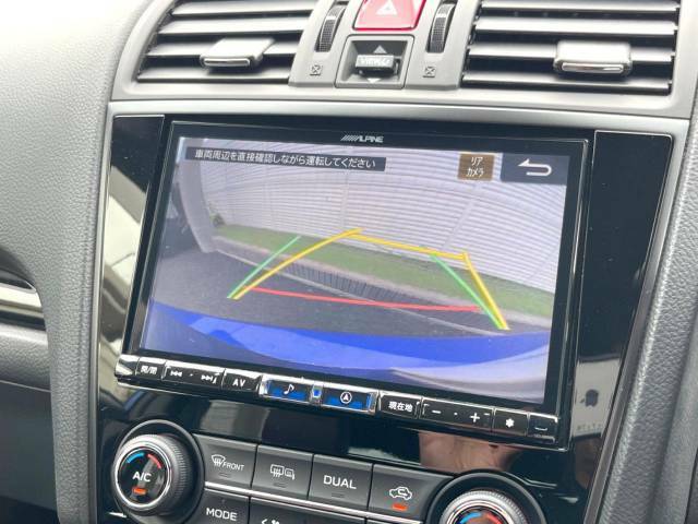 【バックカメラ】駐車時に後方がリアルタイム映像で確認できます。大型商業施設や立体駐車場での駐車時や、夜間のバック時に大活躍！運転スキルに関わらず、今や必須となった装備のひとつです！