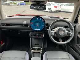 地域最大級の展示台数！お気に入りのお車があれば、ぜひステアリングを手にしてください。稀少モデルも鋭意取り揃え、幅広いニーズにお応え致します。スタッフ一同皆様のご来店を、心よりお待ち申し上げます。