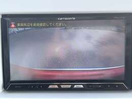 【バックモニター】後ろのカメラの映像がモニターに映し出されるので、後方の見えない死角や、障害物との距離感などもしっかり安全確認することができます！