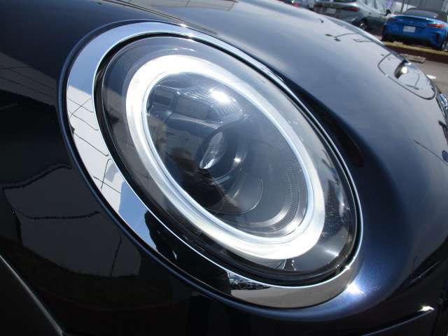 LEDヘッドライト装備。