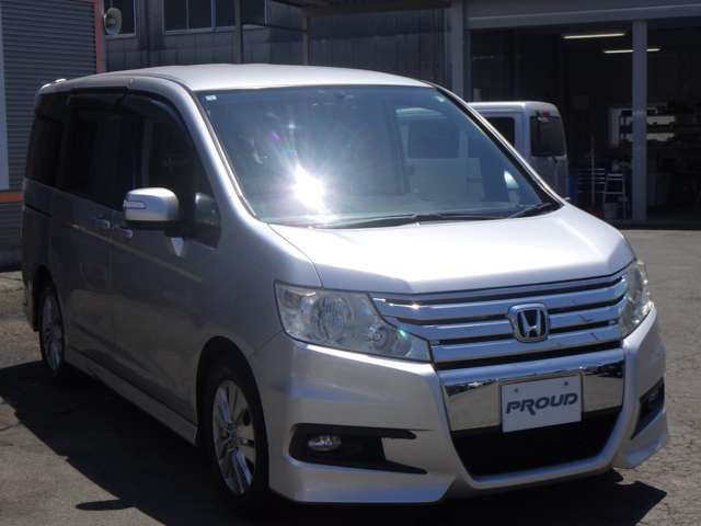プラウドでは20代、30代のスタッフが元気よく対応させていただきます！「どんな車両があるのか見に来た」「ちょっと現車を見てみたい」などお気軽にご来店、ご相談ください♪