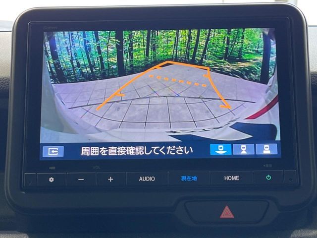 【バックカメラ】駐車時に後方がリアルタイム映像で確認できます。大型商業施設や立体駐車場での駐車時や、夜間のバック時に大活躍！運転スキルに関わらず、今や必須となった装備のひとつです！
