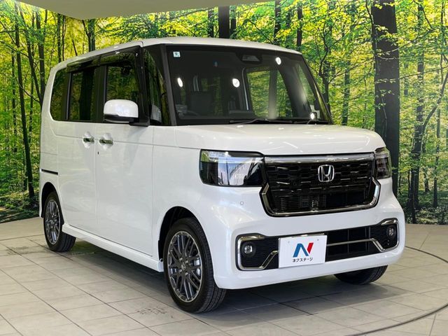 大好評のボディコーティング「弾スプラッシュコート」もご納車までに施工可能。通常のガラスコートと異なる、耐久年数6年の無機質ガラスコーティングが、ボディをキレイな状態に保ってくれます。