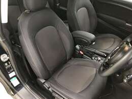 さすが禁煙＆低走行なだけあって内装の状態もとても良いです☆酷使することにより痛みやすいドライバーズシートも使用感なくとても綺麗ですよ♪次のオーナー様にも気持ち良く乗っていただけると思います♪