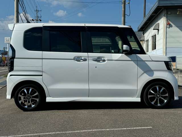 人気の軽自動車N-BOX入荷しました！室内ひろびろ・走りもキビキビ・燃費も良いからお財布にやさしい。ホンダN-BOXを選んで下さい！