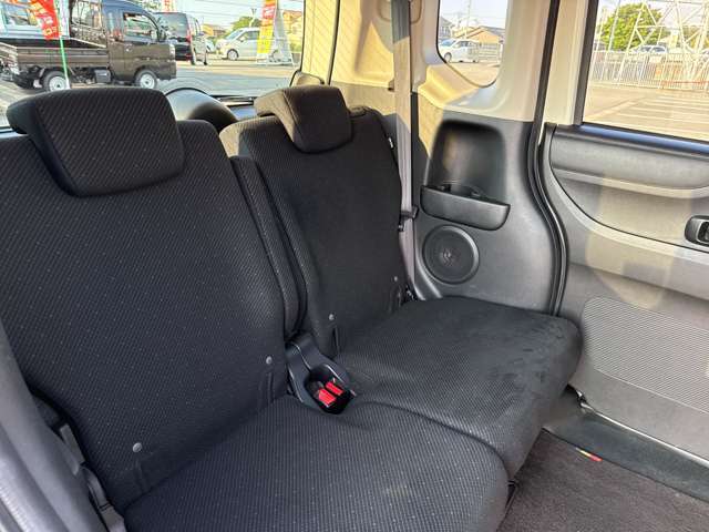 シートも大きな汚れやダメージはございません。納車前には室内クリーニングを施工し、綺麗な状態で納車します。