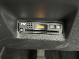 【ETC】有料道路を利用する際に料金所で停止することなく通過できる、ETC車載器（ノンストップ自動料金収受システム機器）が装備されています。セットアップを行うことで利用可能になります。