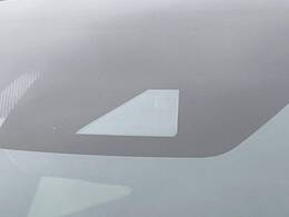 【トヨタセーフティセンス】走行中に前方の車両等を認識し、衝突しそうな時は警報とブレーキで衝突回避と被害軽減をアシスト。より安全にドライブをお楽しみいただけます。