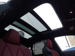 ☆オプションの【パノラマルーフ】付きです！☆