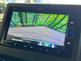 【バックカメラ】駐車時に後方がリアルタイム映像で確認できます。大型商業施設や立体駐車場での駐車時や、夜間のバック時に大活躍！運転スキルに関わらず、今や必須となった装備のひとつです！