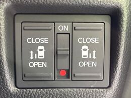 【両側パワースライドドア】スマートキーや運転席のスイッチで後席両側スライドドアの開閉が可能♪電動だから力を入れてドアを開ける必要が無く、小さなお子様でも簡単に開け閉めでき快適です♪