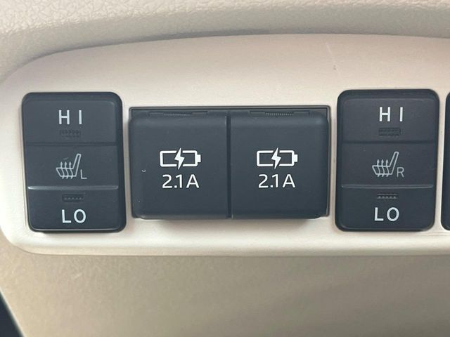 【シートヒーター】寒い日に重宝するシートヒーター！エアコンより早く温まってくれるので寒がりの人も安心ですね♪エアコンの温風は乾燥するから苦手、という方にもをおすすめです。