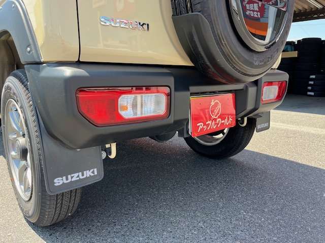 リヤバンパーに目立つ傷はございません。