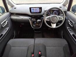 運転席は足元スペースやヘッドクリアランスも十分確保し疲れにくいポジションが取れます