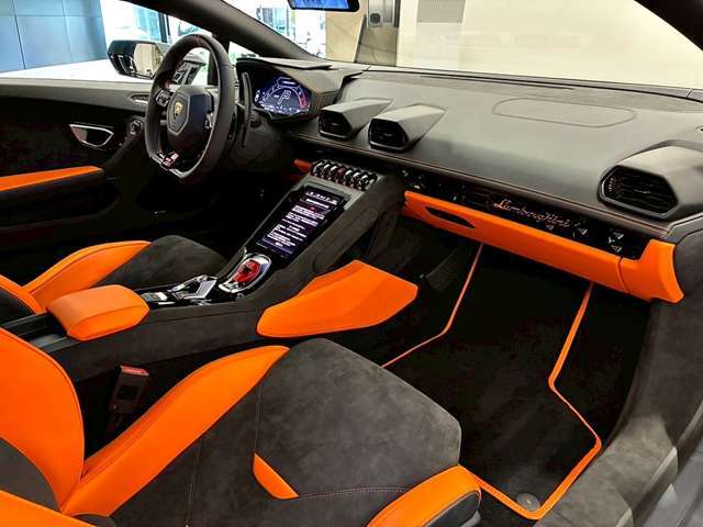 OP548/Diamond Cut20AW/Style-pack/Sensonum/ヒーター内蔵電動シート/Bicolor scheme Leather ＆ Alcantara/Rear Bonnet in Visible Carbon Fiber Shiny