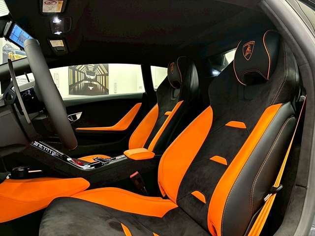 ヒーター内蔵電動シート　GrigioTelesto（Ad Personam）/DaiamondCut20AW/OrangeCCB/RearBonnetCarbon/StylePack/Lifting System/Fully Electoric Heated Seats/SeatBelt Arancio Leonis(Ad Personal)/Sensonum