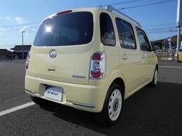 バックモニター付きで車庫入れも安心です。