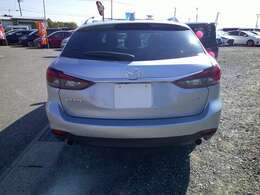 バックカメラ、障害物センサーが装備されています。