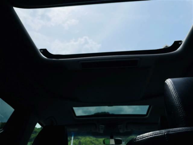 【　サンルーフ　】解放感溢れるサンルーフ♪車内には爽やかな風や太陽の穏やかな光が差し込みます♪
