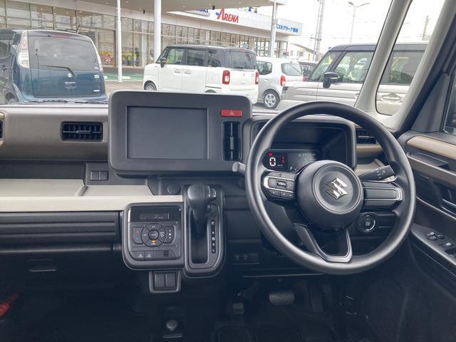 ワイドな視界を確保して、運転しやすいインパネデザインです。各種操作類は適切な位置にあり疲労を軽減します