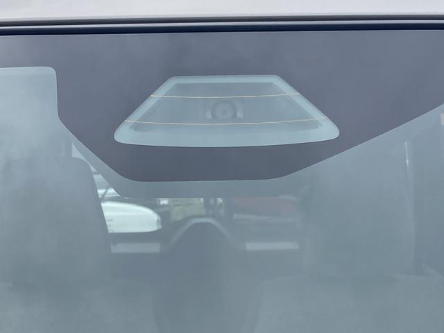 デュアルセンサブレーキサポート機能装備で前方の車両や歩行者を検知します。警告、ブレーキアシスト、自動で強いブレーキをかけ、衝突時の被害軽減を図ります