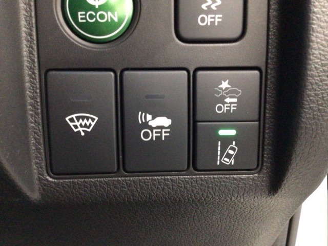 ホンダが推し進める総合先進安全装備のセンシング搭載！　衝突や斜線はみだしなどの危険が予測される時、センサーが警告。ヒューマンエラーを高度先進技術が補完してくれます。